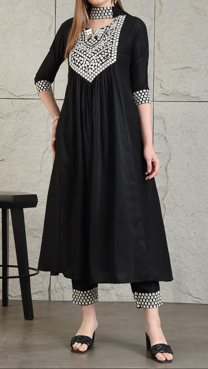 Nivi Black 3 Piece Set
